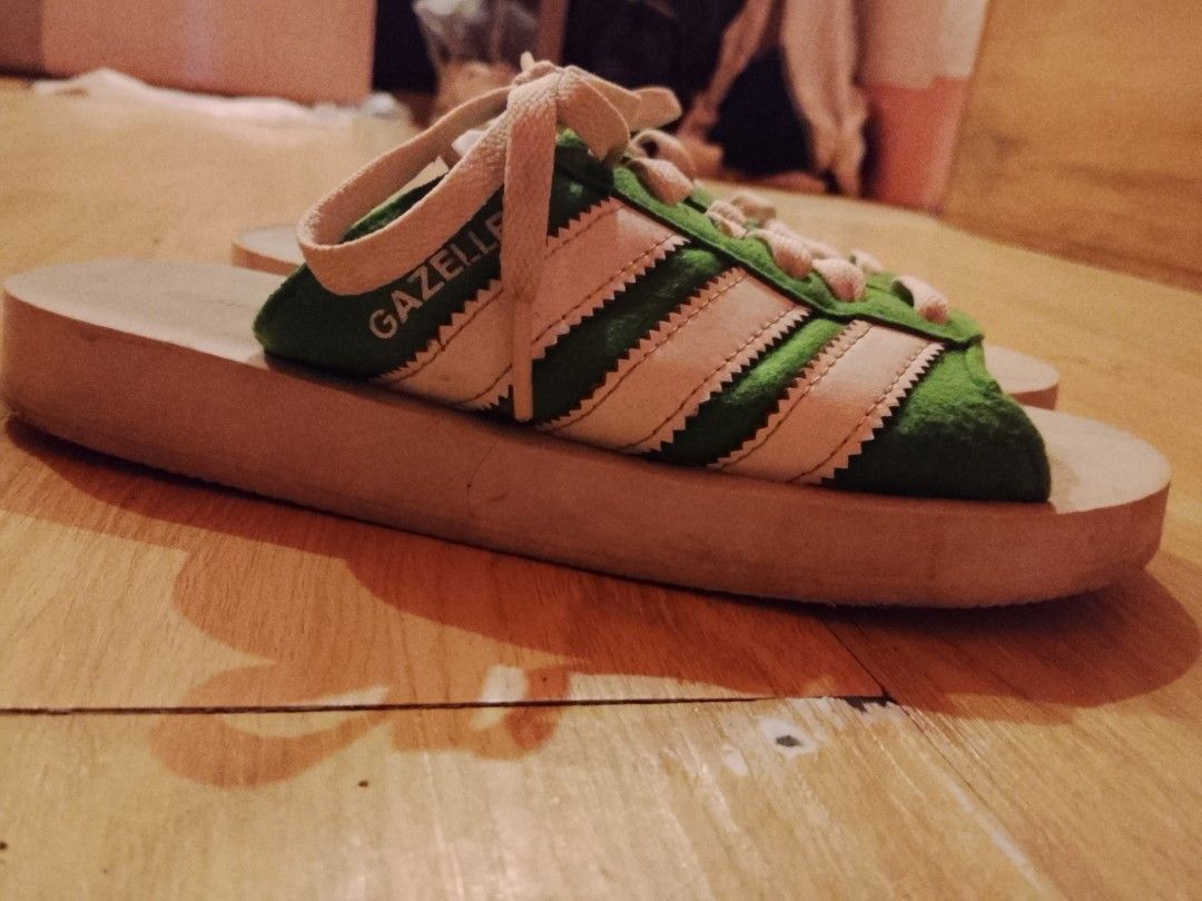 Adidas (Category: Slippers & Slides) located in Quezon City. Submitted by bonesoma (Listing ID 1464871720, Image 3). Description: size: 8 almost new: no box nasa ibang bansa pm me may alikabok lang pero twice kang nagamit ng asawa ko.