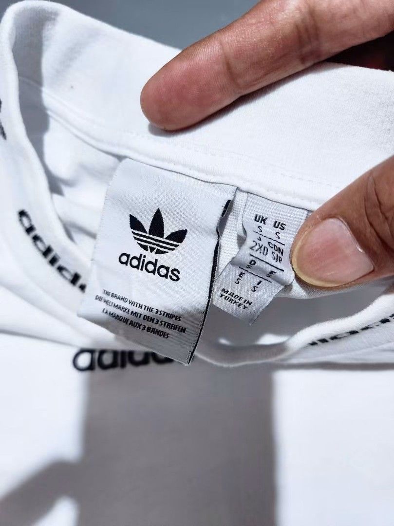 adidas (Category: Activewear) located in General Santos City (Dadiangas). Submitted by alzacksimo35414 (Listing ID 1464903341, Image 3). Description: PHOTO MAY VARY DUE TO LIGHTING 🥰 Brand: ADIDAS crewneck embroid logo ✅️actual dimention 20 × 28 ✅️as new condition ✅️9.9 colorate ✅no issue 580 +sf DISCLAIMER: Please note that I ZACK SIMON is not affiliated with or endorsed by any brand. Any brand names or trademarks mentioned are the properties o