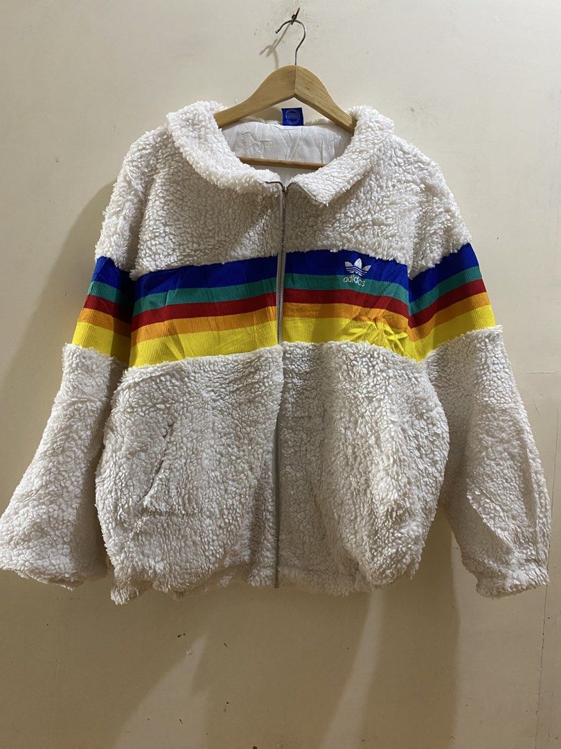 Adidas 3atripes Feece (Category: Coats, Jackets and Outerwear) located in Baguio. Submitted by gama_apparel (Listing ID 1464870696, Image 1). Description: Size medium l-large Dimes L26x24W Colorrate 10/10 Good asnew.