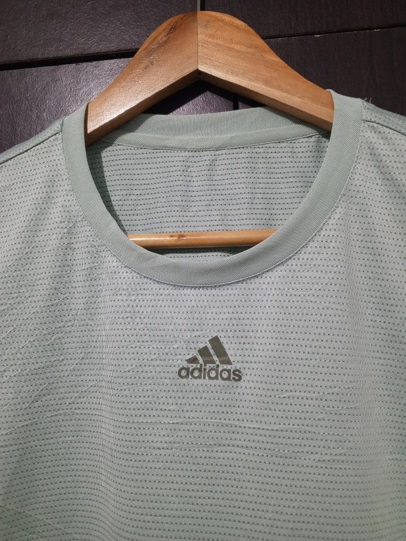 Adidas Aeroready level 3 tee (Category: Activewear) located in Santa Maria. Submitted by paulo-garcia21 (Listing ID 1464907733, Image 3). Description: large on tag 18.5 by 24.5 no flaws excellent condition.
