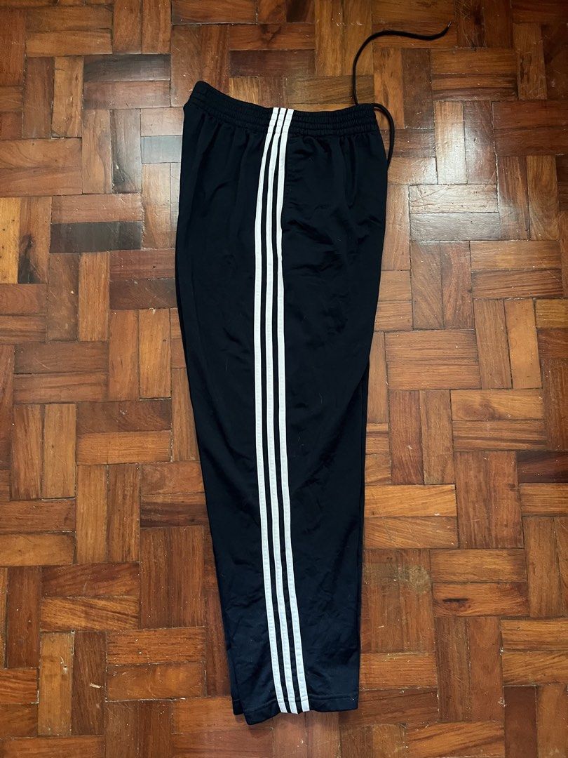 Adidas Baggy Pants (Category: Trousers) located in Quezon City. Submitted by pastforward00 (Listing ID 1464844104, Image 2). Description: .