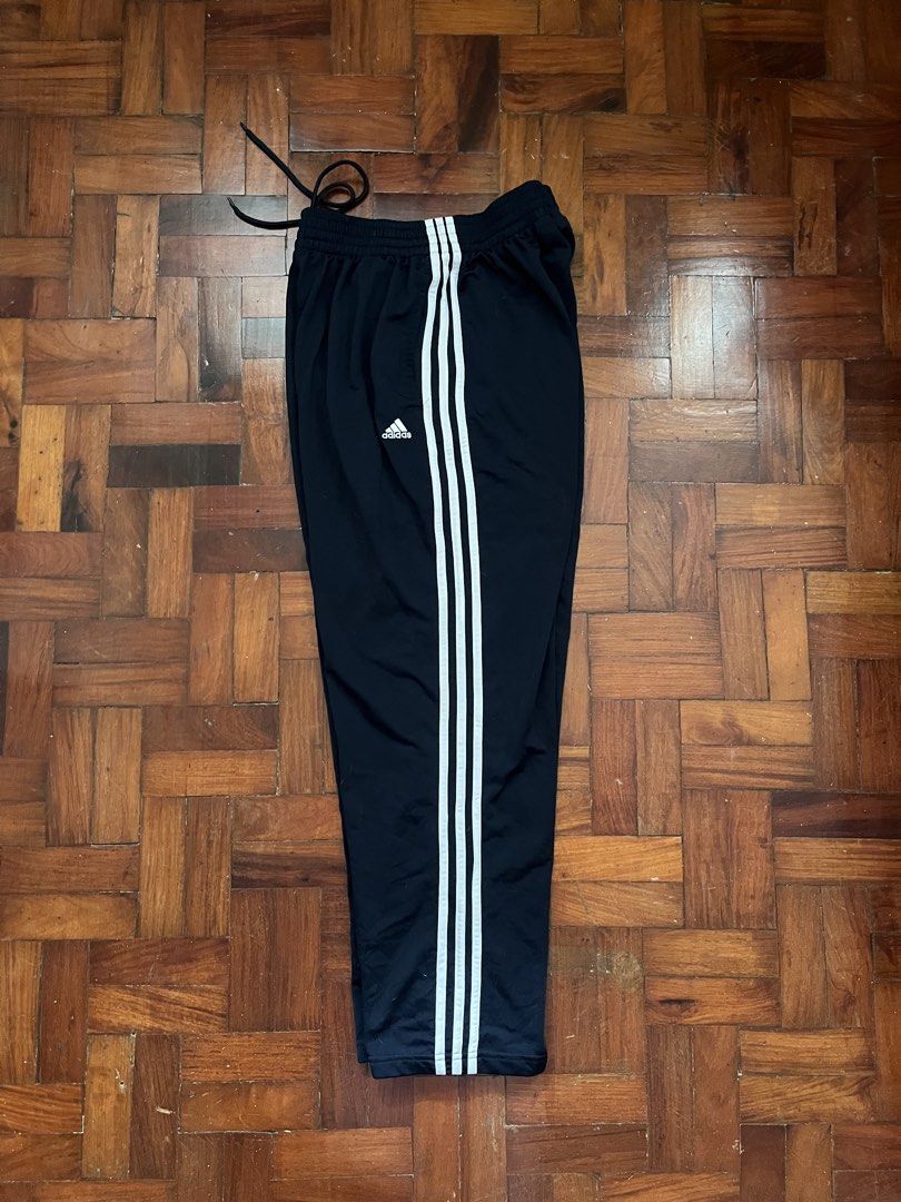 Adidas Baggy Pants (Category: Trousers) located in Quezon City. Submitted by pastforward00 (Listing ID 1464844104, Image 1). Description: .