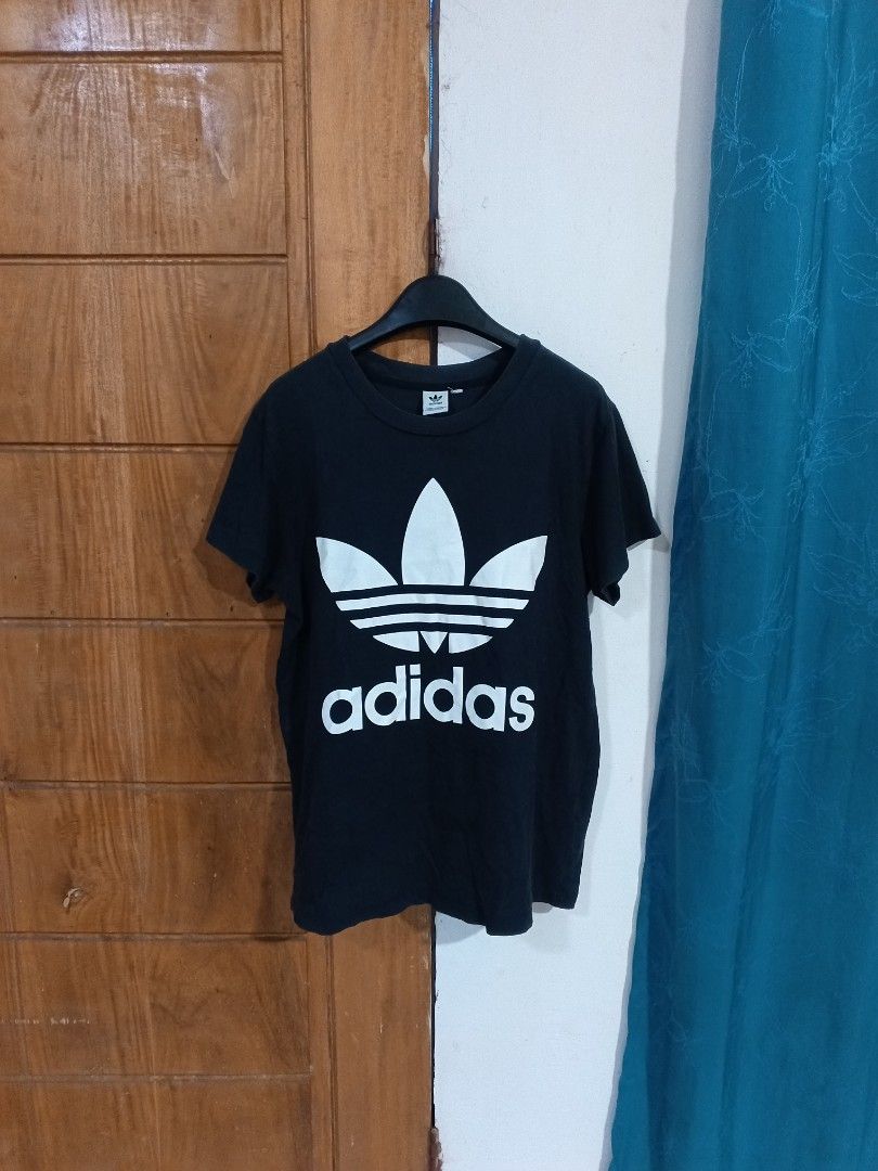 Adidas Big Logo (Category: Tshirts & Polo Shirts ) located in Cebu City. Submitted by authenticgrids (Listing ID 1464864843, Image 1). Description: A D I D A S ✅ TREFOIL LOGO 👟 Excellent Condition ✨ Color: Black 9.5/10 Color Rate Issue/s: None Size : L Best Fit : Medium - L Dimensions: Width 22 inches Length 29 inches.