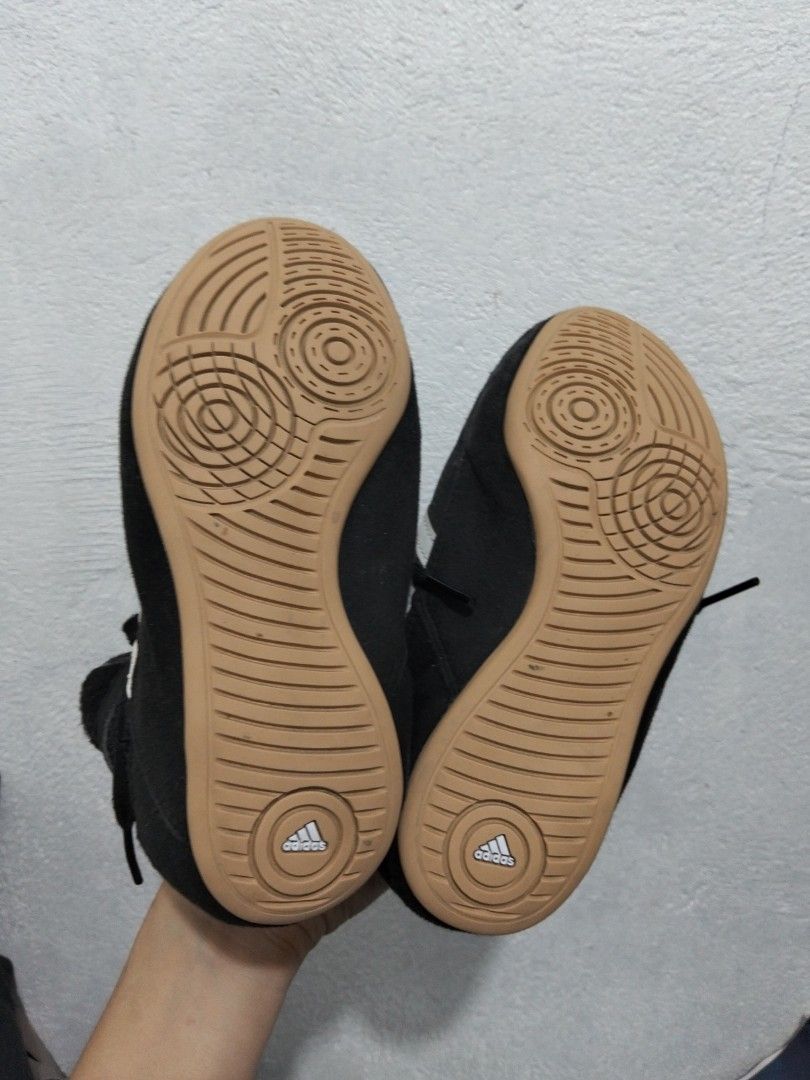 Adidas Fighting Shoes (Category: Babies & Kids Fashion) located in El Salvador. Submitted by francheskaukayukay (Listing ID 1464873818, Image 3). Description: .