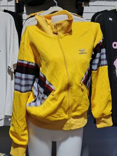 (Category: ) located in . Submitted by annenicathriftthriftlang (Listing ID 1464885827, Image 1). Description: .
