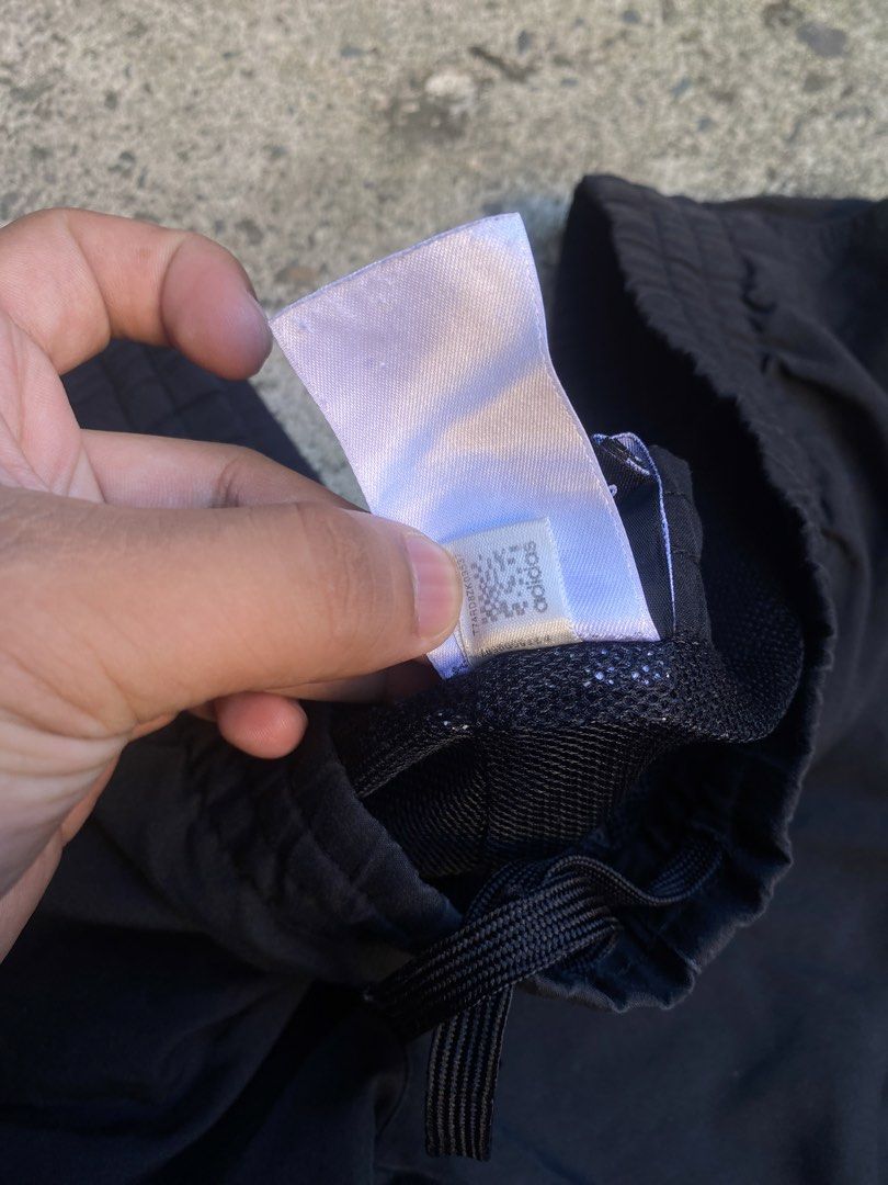 Adidas Performance Essentials Black short (Category: Shorts) located in Binan City. Submitted by johndeluna03242 (Listing ID 1464801562, Image 3). Description: 36 waist asjustable Length 16inch above the knee Hem-14 inch Complete tags No issue Excellent condition 9.5/10 cr Can pass as new 350💵.