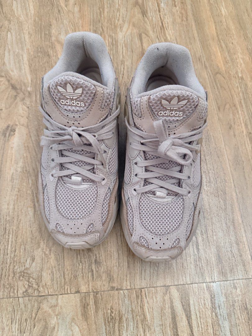 Adidas Response CL Beige Sneakers (Category: Sneakers) located in Las Pinas. Submitted by patriciau2c (Listing ID 1464820644, Image 2). Description: - Brand/Model: Adidas Response CL - Colorway: Muted beige - Style: Chunky dad shoe silhouette with breathable mesh and wavy leather overlays - Features: Lace-up closure, signature trefoil logo on tongue and heel - Condition: Soles show normal signs of wear from previous use - Fit/Vibe: Comfortable fi