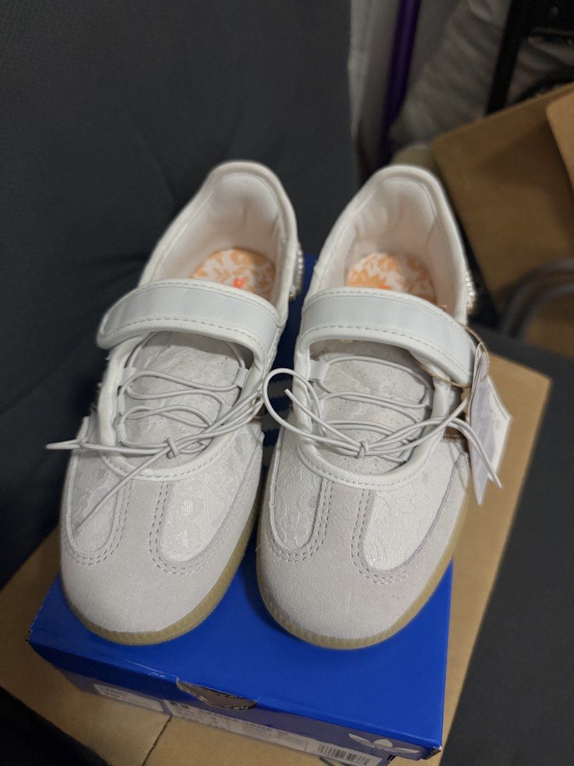 Adidas Samba Jane (Category: Sneakers) located in Manila. Submitted by maemansiba73390 (Listing ID 1464878744, Image 3). Description: Size: US W 5.5 Condition: Brandnew, with tag and original box. SRP: P5,500.00 Selling price: P5,000.00.