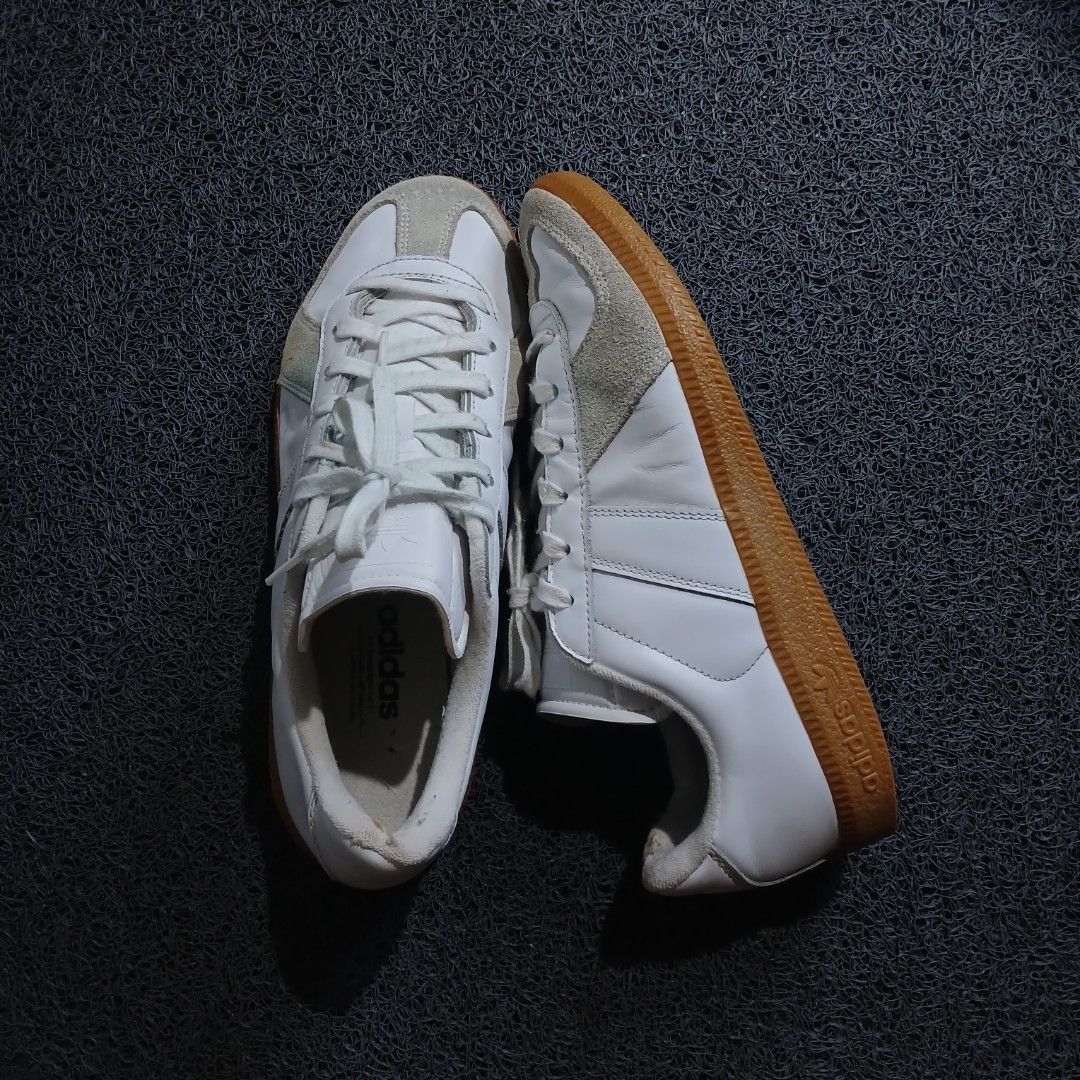 Adidas White Leather Gum Sole Sneakers (Category: Sneakers) located in Cagayan de Oro. Submitted by sapatos_series (Listing ID 1464929068, Image 2). Description: ÁDÌD4S G4TŚ BŴ ÀRMY 🔥 good condition us9 eur42 27cm 1299 +sf.