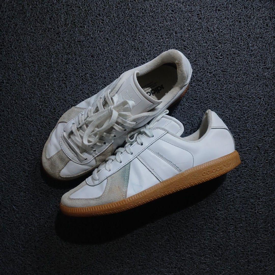 Adidas White Leather Gum Sole Sneakers (Category: Sneakers) located in Cagayan de Oro. Submitted by sapatos_series (Listing ID 1464929068, Image 1). Description: ÁDÌD4S G4TŚ BŴ ÀRMY 🔥 good condition us9 eur42 27cm 1299 +sf.