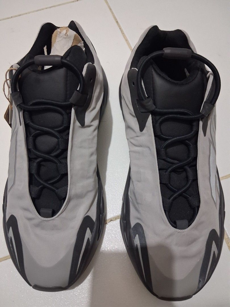Adidas yeezy (Category: Sneakers) located in Las Pinas. Submitted by mahalko0814 (Listing ID 1464816119, Image 1). Description: brand new from US NO BOX ADIDAS YEEZY.