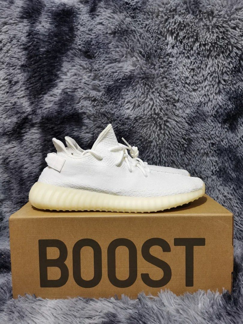 adidas Yeezy Boost 350 V2 (Category: Casual Shoes) located in Mandaluyong City. Submitted by abhemaria (Listing ID 1464830206, Image 2). Description: .
