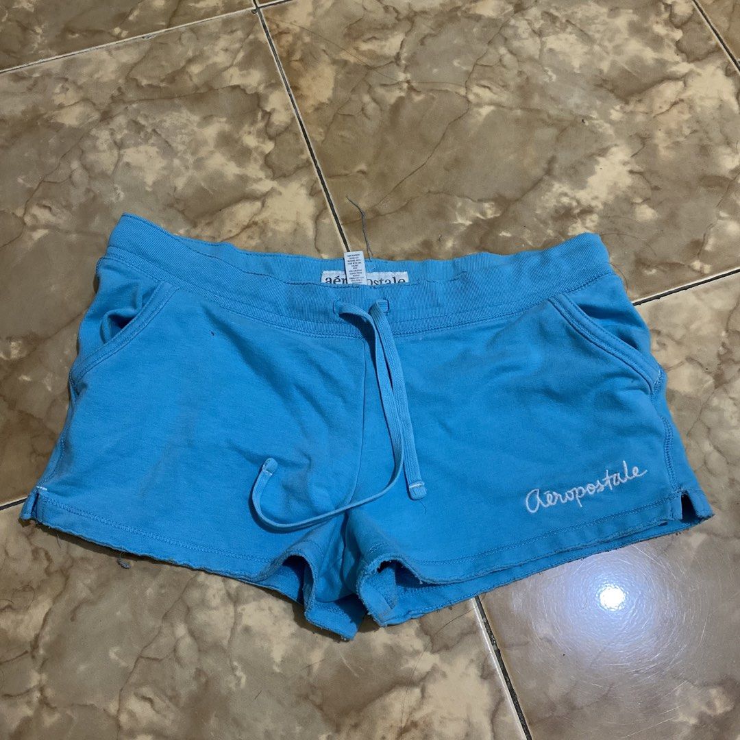 AERO SHORTS (Category: Shorts) located in Iloilo. Submitted by dagdagbaon.ph (Listing ID 1464899323, Image 1). Description: -tagged as medium -few discolorations.