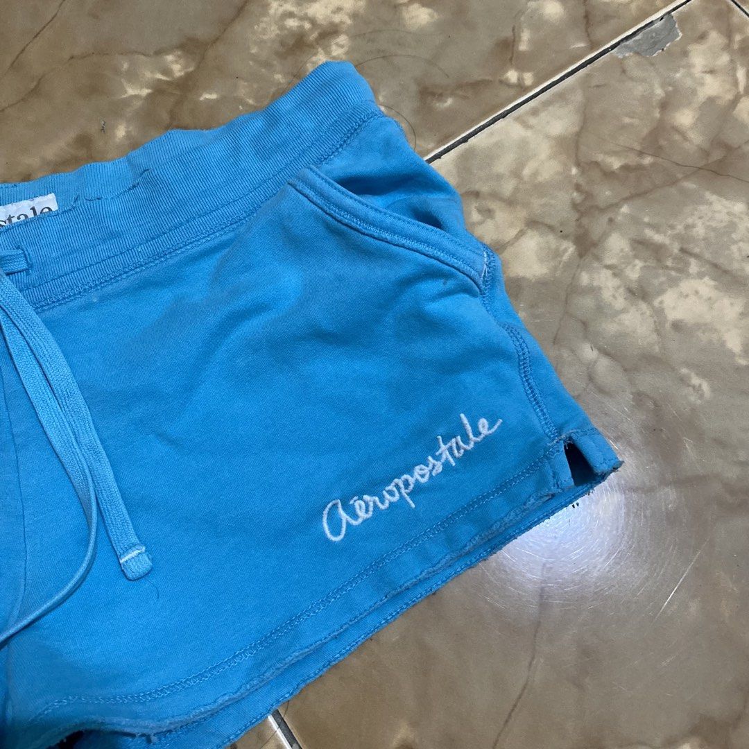 AERO SHORTS (Category: Shorts) located in Iloilo. Submitted by dagdagbaon.ph (Listing ID 1464899323, Image 2). Description: -tagged as medium -few discolorations.
