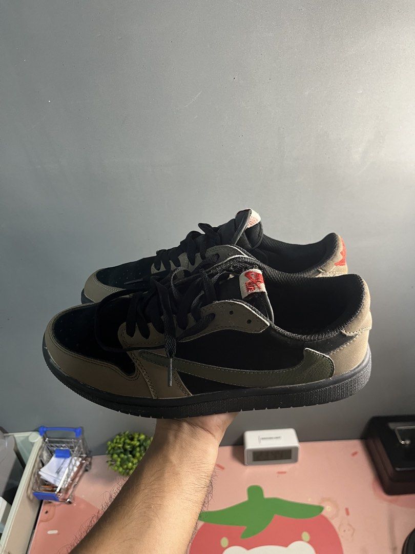 Air Jordan 1x Travis scott (Category: Announcements) located in Palo. Submitted by marllennon (Listing ID 1464795779, Image 2). Description: Size 8.5 Free shipping EUR : 42 Cm :26 BR : 40 Good condition no issue dm if interested 📤 Location: Palo leyte .