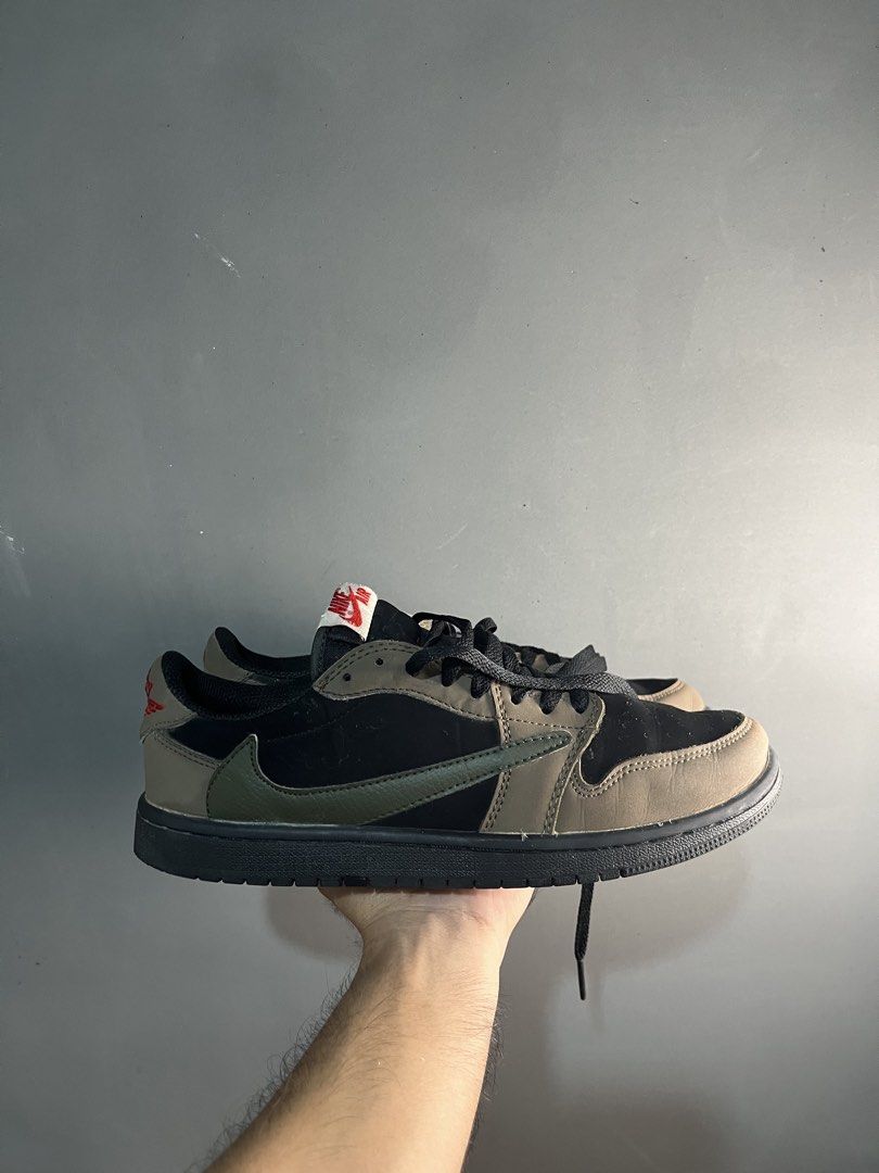 Air Jordan 1x Travis scott (Category: Announcements) located in Palo. Submitted by marllennon (Listing ID 1464795779, Image 1). Description: Size 8.5 Free shipping EUR : 42 Cm :26 BR : 40 Good condition no issue dm if interested 📤 Location: Palo leyte .