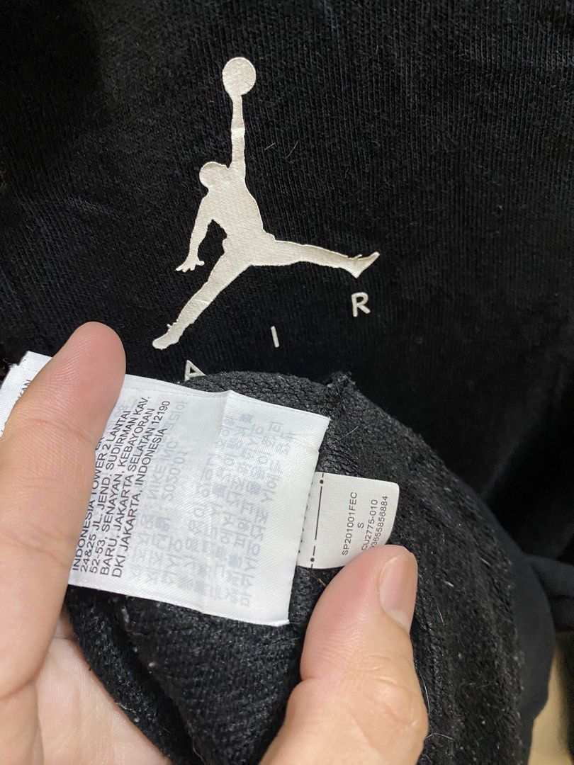 Air Jordan fullzip (Category: Coats, Jackets and Outerwear) located in Baguio. Submitted by gama_apparel (Listing ID 1464870861, Image 3). Description: Legit Size small Dimes L26x20W Colorrate 9/10 Excellwnt condi.