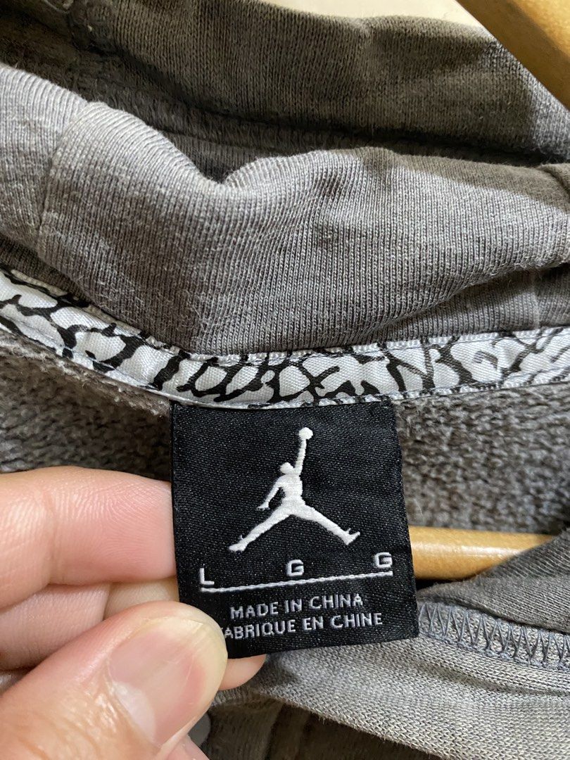 Air Jordan varsity jacket (Category: Coats, Jackets and Outerwear) located in Baguio. Submitted by gama_apparel (Listing ID 1464871567, Image 2). Description: Legit Size m-Large Dimes L27x22Aw Colorrate 9.5/10 Excellent condi.