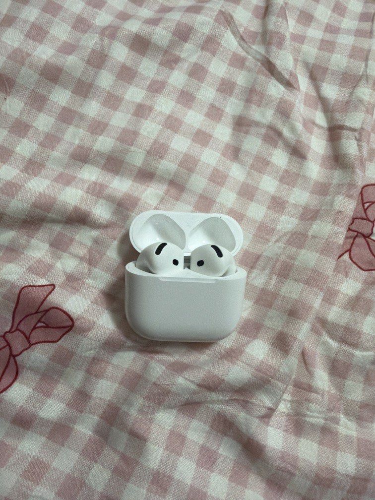 AirPods 4 (Category: Earphones) located in Manila. Submitted by naurnia (Listing ID 1464929381, Image 2). Description: Got it a few months ago for 8,990. Planning to get the noise cancelling one :) Condition is very good!! MOP: Gcash or Maya^^.