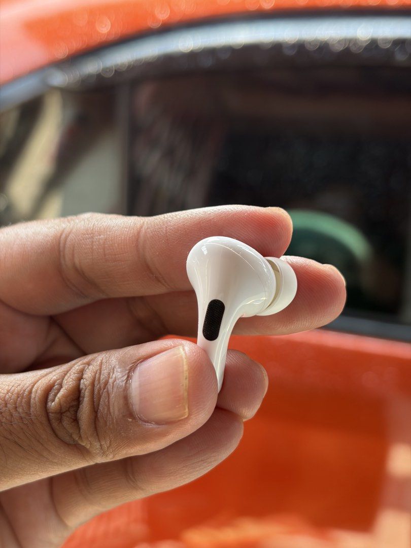 AirPods Pro Gen 1 right buds only - restock (Category: Earphones) located in Dasmarinas. Submitted by markusi22 (Listing ID 1464822410, Image 2). Description: new stock ☺️ 🎧AirPods Pro Gen 1 right buds only - 2.8k 💯 authentic no issue pickup Dasmariñas Cavite shipping via Lalamove or LBC please respect my post thanks.