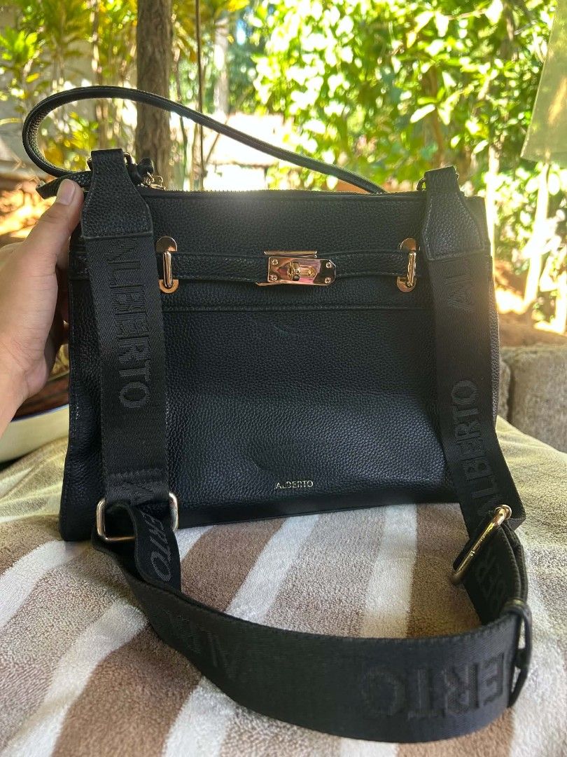 ALBERTO BAG (Category: Cross-body Bags) located in Cebu City. Submitted by mjuntilla (Listing ID 1464783240, Image 2). Description: Like new , with dustbag..