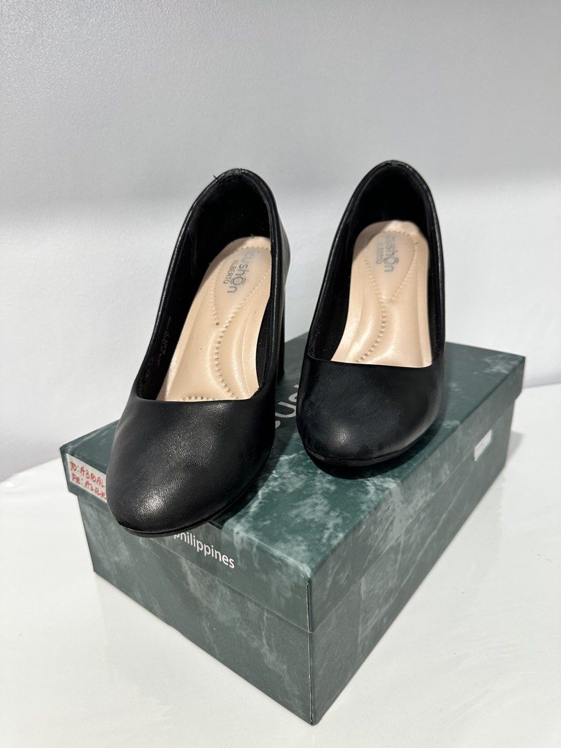 Alberto Black shoes 4” heels (Category: Heels) located in Pasay City. Submitted by crewonthego (Listing ID 1464876002, Image 3). Description: Selling my Alberto Black shoes 4 inches heels for only 350 pesos. Good as new with box and dust bag. Onting black polish lng mukang brand new na. I got this for 1,799 pesos. Size 37 RFS: bought a new one.