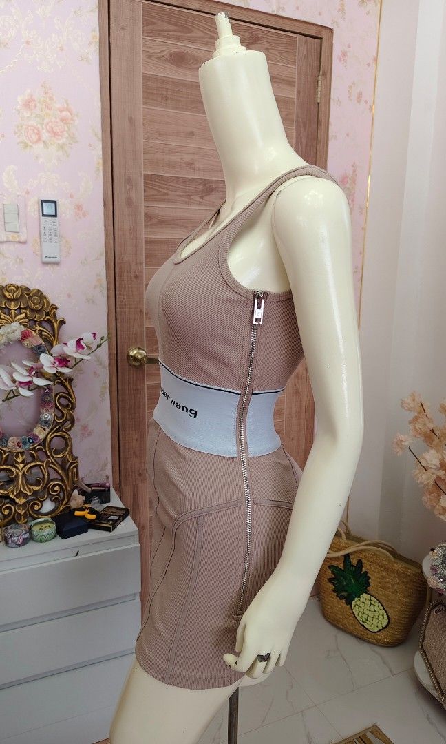 Alexander Wang Logo Elastic Dress (Category: Luxury Apparel) located in Pagudpud. Submitted by altheacee063978 (Listing ID 1464834574, Image 3). Description: removed tags.