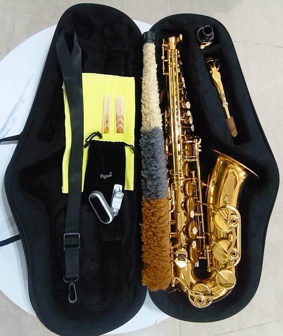 Alto saxophone (Category: Musical Instruments) located in Manila. Submitted by musichorn (Listing ID 1464779760, Image 1). Description: ⭐(Php 10,000)⭐ Alto Saxophone JINBAO JBAS-260 Made in China W/Backpack case W/Cherub Clip tuner W/Padsaver W/Mouthpiece cap & ligature W/2pcs Rico reed W/Neck strap W/Cleaning cloth Very good condition Almost new Issue: nasa last 2 photo.