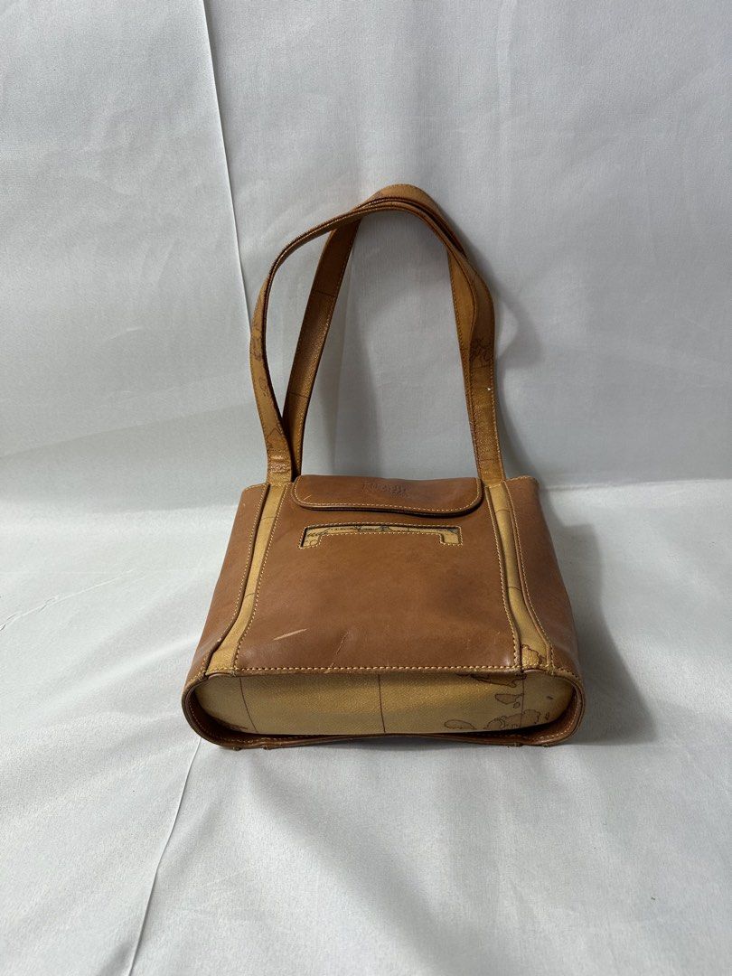Alviero Martini Leather Shoulder Bag (Category: Shoulder Bags) located in Cabanglasan. Submitted by thefashiongarage.co (Listing ID 1464836146, Image 3). Description: Alviero Martini Leather Map Type Shoulder/ Tote Bag .