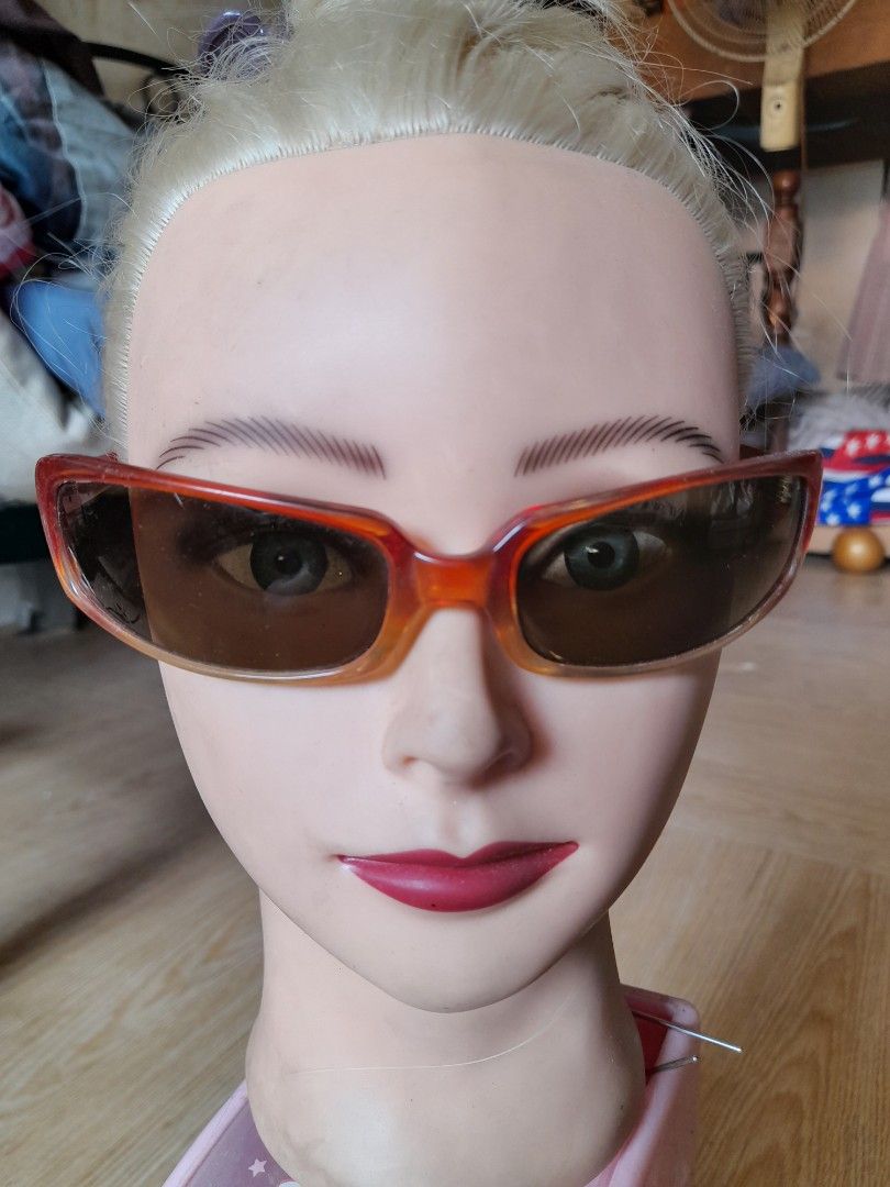 Amber Brown Gradient Sunglasses Orange Tortoise Frames (Category: Sunglasses & Eyewear) located in Bocaue. Submitted by marajapansurplus (Listing ID 1464809342, Image 1). Description: - Style: Bold rectangular everyday frames - Color/Pattern: Orange tortoise shell with warm brown gradient lenses - Details: Sturdy plastic temples with stylish metal emblem near the hinge - Condition: Clean lenses, well-kept, and gently used.