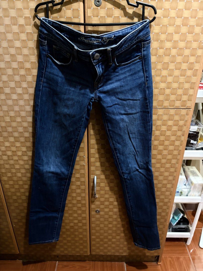 American Eagle Stretch Skinny Jeans Size 2 (Category: Jeans) located in Pangil. Submitted by chel_anne (Listing ID 1464844194, Image 1). Description: - Brand: American Eagle - Style: Skinny fit with stretch material for comfort - Size: 2 Regular - Color: Dark wash blue - Details: Classic five-pocket design, contrast stitching, back pocket embroidery, and leather brand patch - Condition: Well-maintained and ready to wear.