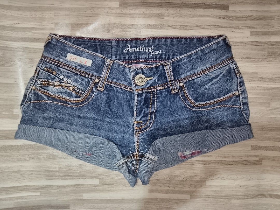 Amethyst Light Blue Denim Shorts — Folded Hem (Category: Shorts) located in Malay. Submitted by daisiberry (Listing ID 1464788305, Image 1). Description: s27 length: 8 • Please check the size, measurements, and condition carefully before purchasing. • All items are preloved/thrifted, so minor signs of wear may be present. 🤍 Please be a sure buyer before checking out. Thank you!.