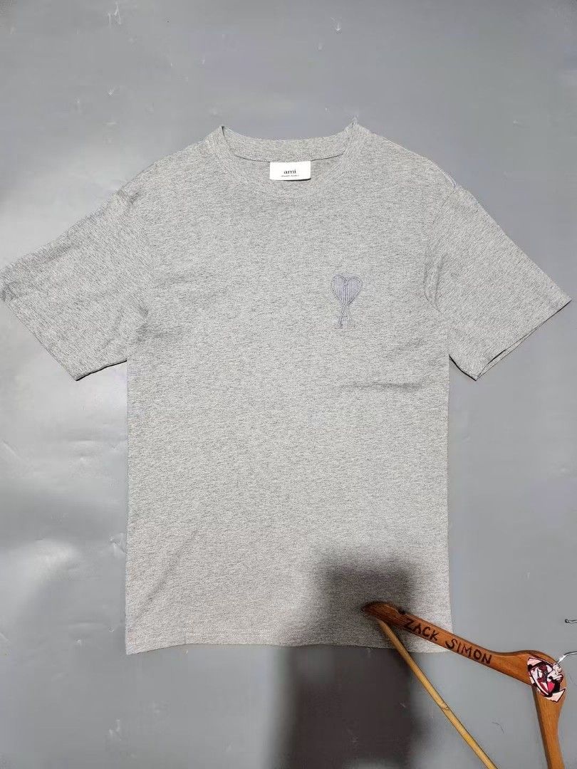 ami paris (Category: Activewear) located in General Santos City (Dadiangas). Submitted by alzacksimo35414 (Listing ID 1464902470, Image 1). Description: PHOTO MAY VARY DUE TO LIGHTING 🥰 Brand: AMI ✅️actual dimention 20 × 28.5 ✅️as new condition ✅️9.9 colorate ✅no issue 1,350 +sf DISCLAIMER: Please note that I ZACK SIMON is not affiliated with or endorsed by any brand. Any brand names or trademarks mentioned are the properties of their respective