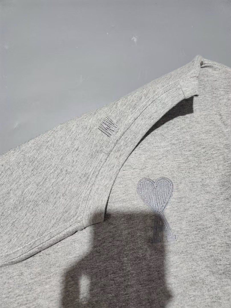 ami paris (Category: Activewear) located in General Santos City (Dadiangas). Submitted by alzacksimo35414 (Listing ID 1464902470, Image 3). Description: PHOTO MAY VARY DUE TO LIGHTING 🥰 Brand: AMI ✅️actual dimention 20 × 28.5 ✅️as new condition ✅️9.9 colorate ✅no issue 1,350 +sf DISCLAIMER: Please note that I ZACK SIMON is not affiliated with or endorsed by any brand. Any brand names or trademarks mentioned are the properties of their respective