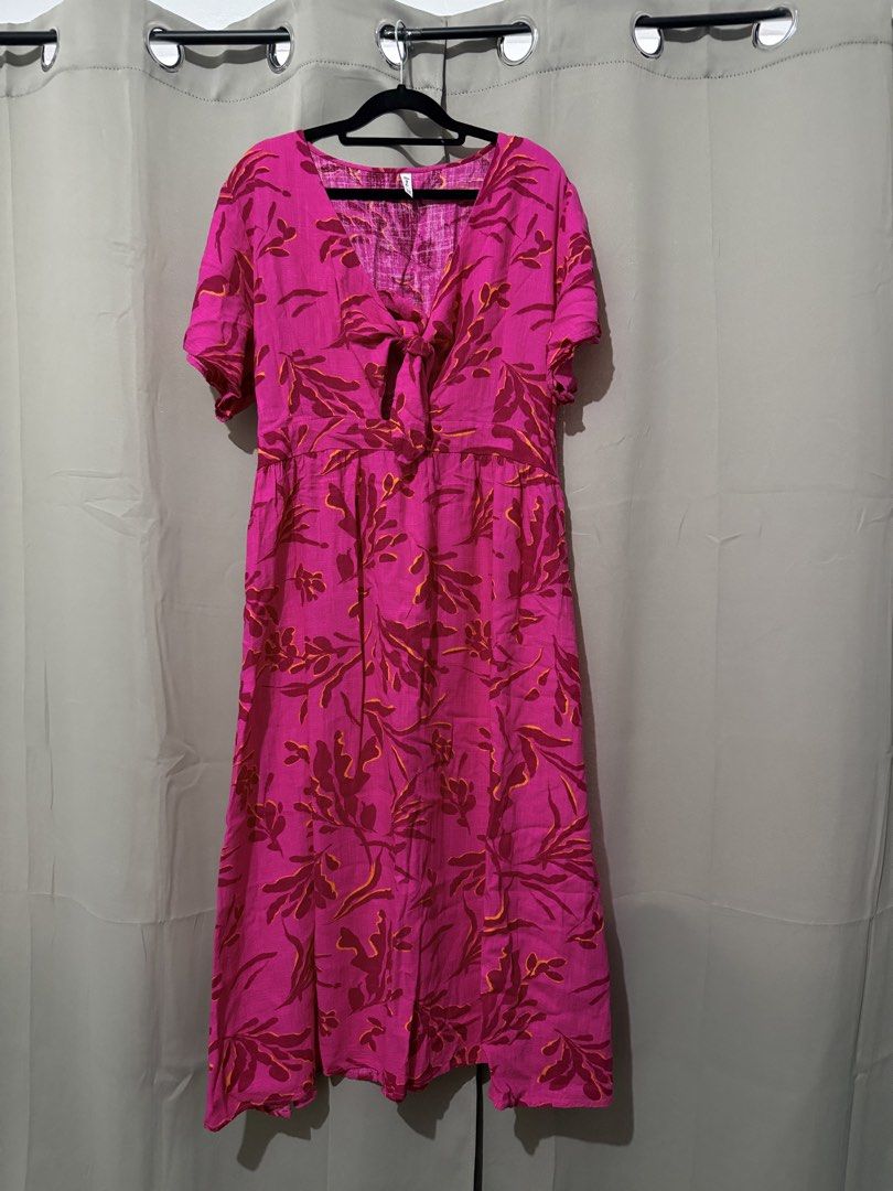 And Me Dress (Category: Dresses) located in Las Pinas. Submitted by monicaspreloved (Listing ID 1464858887, Image 1). Description: Aussie dress Fits xl-xxl Back garter With flaw, may butas sa back part, right side, below the waist MOP: Bank transfer only Shipping: Grab/Lalamove/J&T.