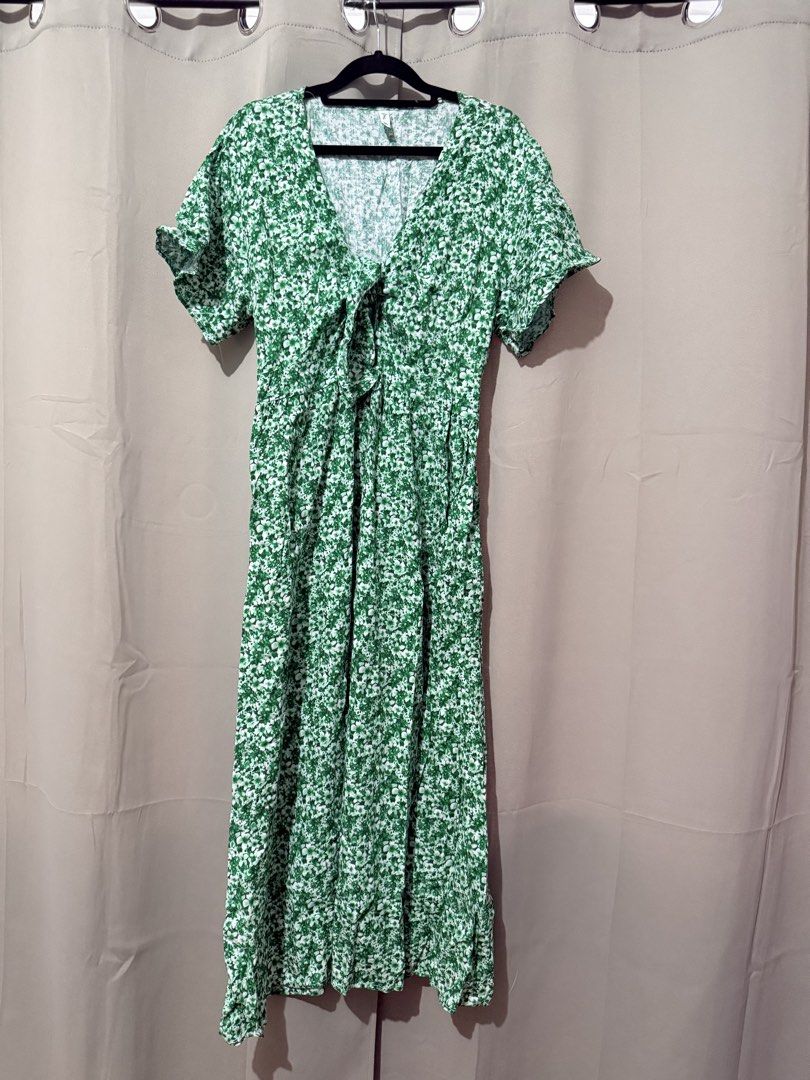 And Me Dress (Category: Dresses) located in Las Pinas. Submitted by monicaspreloved (Listing ID 1464859373, Image 1). Description: Aussie dress Fits xl-xxl Back garter No flaws MOP: Bank transfer only Shipping: Grab/Lalamove/J&T.