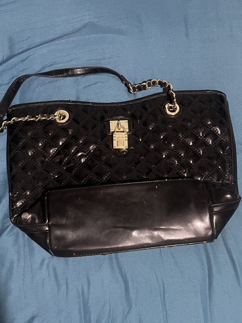 Anne Klein (Category: Tote Bags) located in Pasig City. Submitted by baekonnn (Listing ID 1464805723, Image 1). Description: .