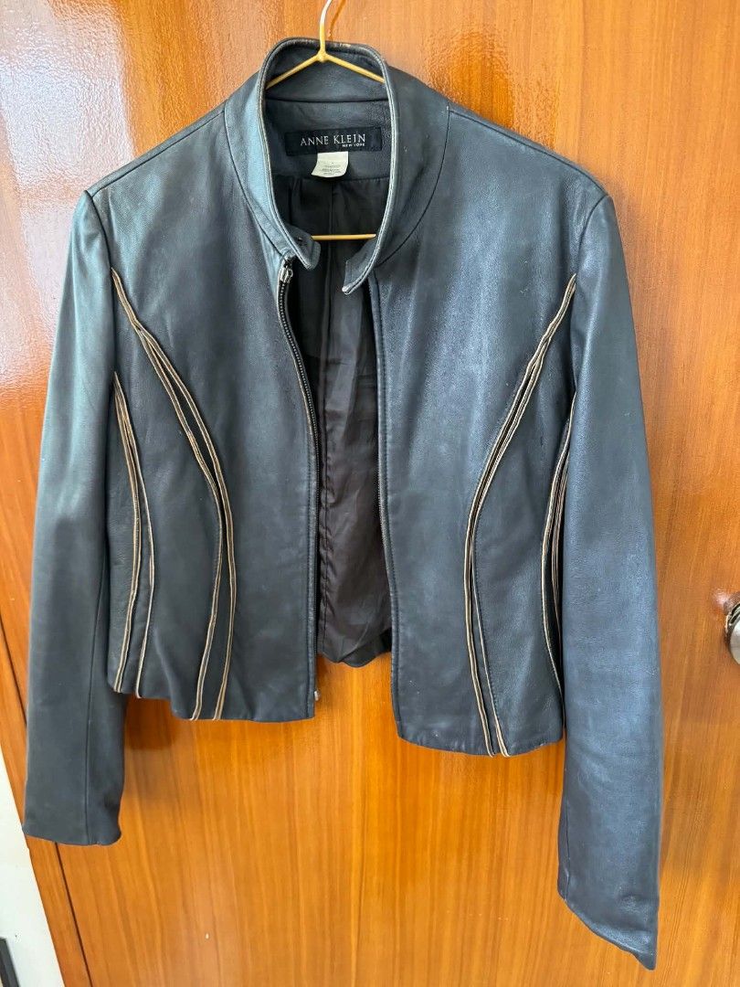 Leather Jacket (Category: Coats, Jackets and Outerwear) located in Caloocan City. Submitted by mylove326 (Listing ID 1464922187, Image 3). Description: - Brand: Anne Klein -100% genuine leather amoy leather talaga - Color: Black - Size: 4 (tag attached) - Style: Mandarin collar, zip-up front, and unique paneled design - Condition: Shows some normal wear around the collar and edges - Perfect for a classy, edgy look! Sira zipper.. Need din recolor 