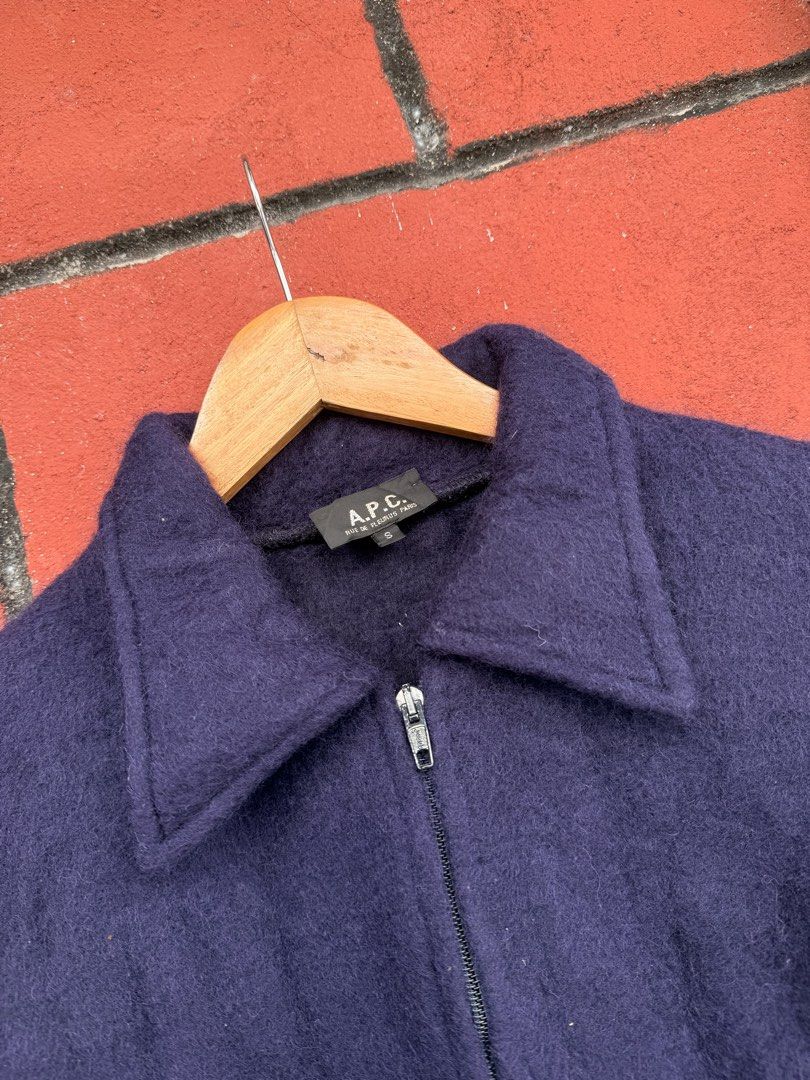 APC (Category: Coats, Jackets and Outerwear) located in Baguio. Submitted by mardimercredi14 (Listing ID 1464811052, Image 3). Description: 17.5 Width 19.5 Length.