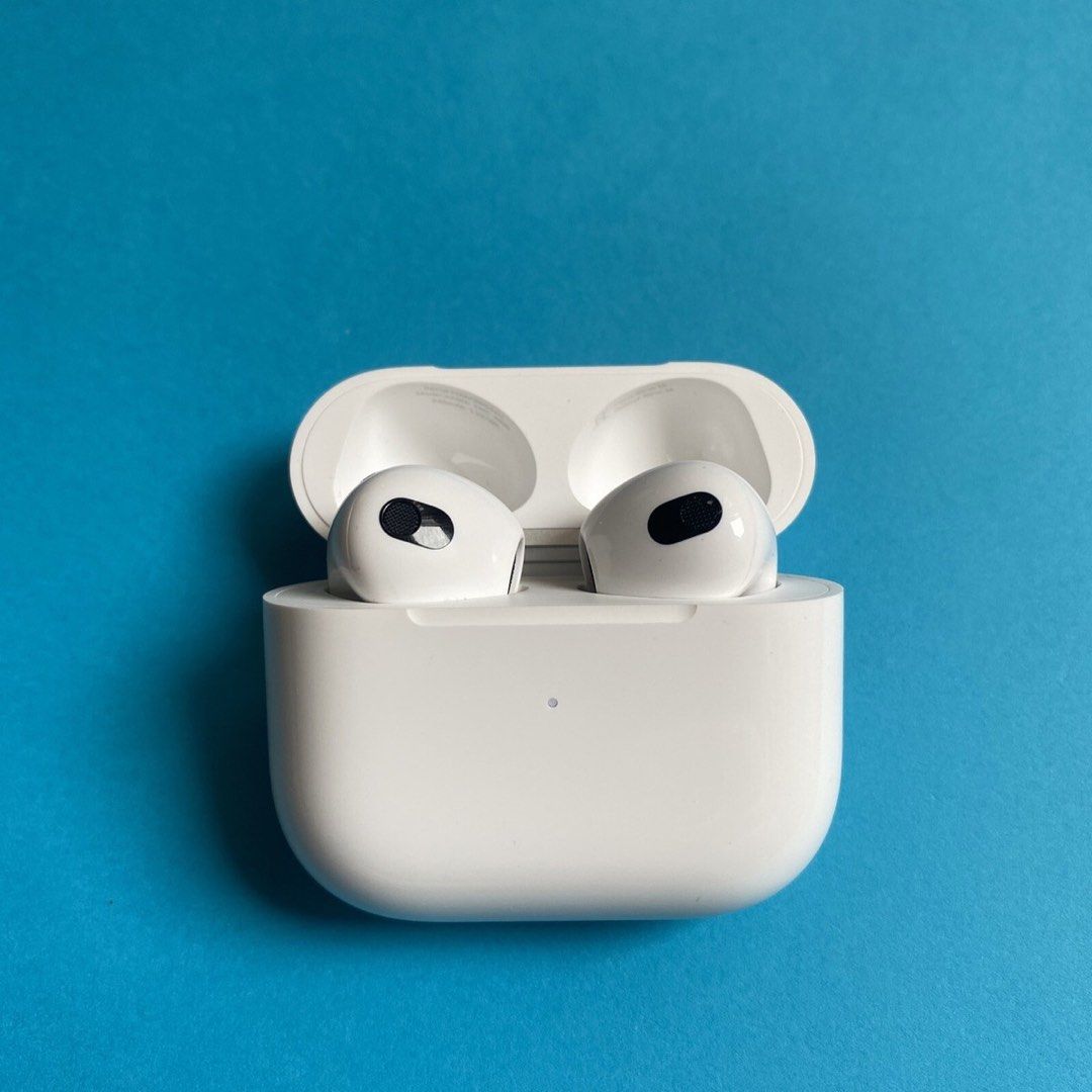 Apple Airpods 3rd Gen (Category: Earphones) located in Makati City. Submitted by klprimeresellph (Listing ID 1464910065, Image 2). Description: ✨ Details: • Apple AirPods 3rd Generation • Authentic / Original Apple product • Great sound quality • Spatial Audio with Dynamic Head Tracking • MagSafe Charging Case • Lightning charging • Fully functional • Clean and well-maintained • Battery still in good condition 📦 Inclusions: AirPods + charging ca