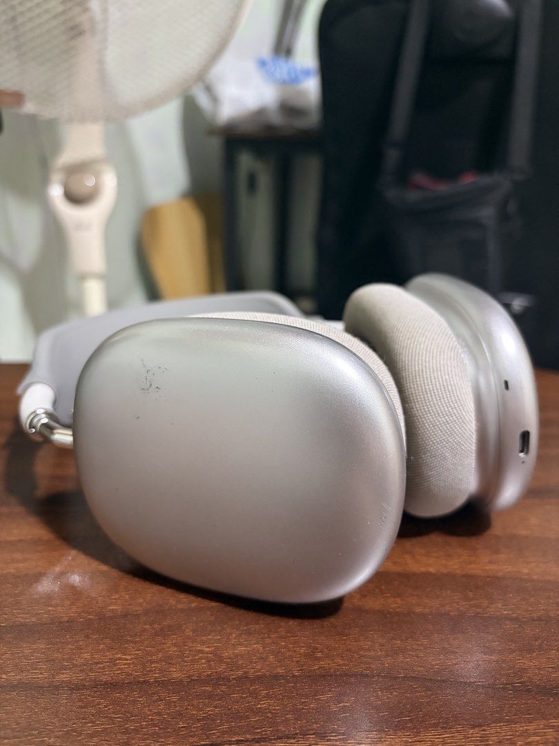 Apple Airpods Max Silver (Category: Headphones & Headsets) located in Cainta. Submitted by crissajhasmine (Listing ID 1464895285, Image 3). Description: Bought last year Orginal price: 4,000.00.