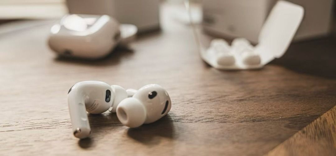 Apple AirPods Pro 3 Wireless Earbuds with Charging Case (Category: Earphones) located in Makati City. Submitted by fiercewolf_f697da (Listing ID 1464784748, Image 3). Description: - Product: Apple AirPods Pro 3 Wireless Earbuds - Color: White - Condition: Brand new, unopened, and unused - Inclusions: Charging case, all original ear tip sizes (XXS to large), documentation, and original retail packaging box - Perfect for gifts or personal upgrade!.