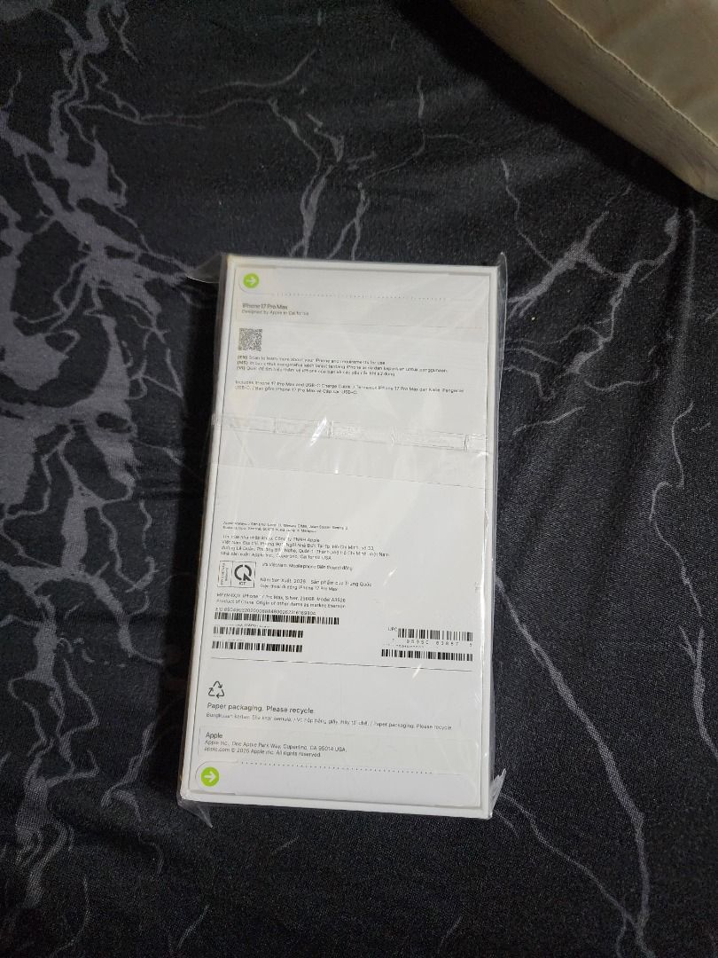 Apple iPhone 17 Pro Max 256gb Silver (Category: iPhone 17 Series) located in Angono. Submitted by sschamfer (Listing ID 1464938119, Image 2). Description: - brand new, never pa na buksan - 100% sealed in original factory plastic -brought sa apple flagship store ng 78k -namali lang ng storage, dapat 512gb. -naka hide imei for security purposes Meet up: rizal areas (angono, taytay, antipolo, cainta) Or sa SM megamall (sept 30, 5-7pm).