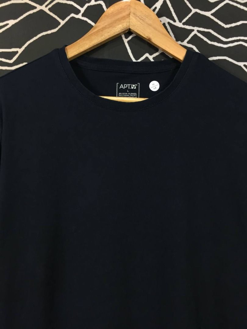 APT 9 Plain Solid Cotton Blend Stretch Basic Tee (Category: Tshirts & Polo Shirts) located in Kota Bharu. Submitted by primitivesstore (Listing ID 1464830354, Image 3). Description: Pit 21 inch Length 28 inch Used Condition. Got marks/stains (see pics).