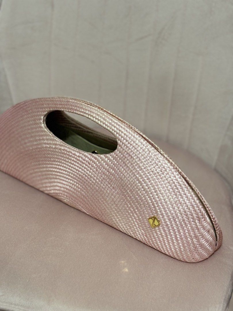 Aranaz Amor 2 Mini Blush Pink Bag (Category: Beach Bags) located in Manila. Submitted by thedressobsessed (Listing ID 1464780739, Image 2). Description: don’t waste my time or you’ll be blocked 👋🏼 the it girl’s bag 💕 a cute statement piece that’s really hard to get! used twice, with minor discoloration. check the 6th photo for reference. it’s barely noticeable in person unless you look really closely comes with its original dust bag all actual