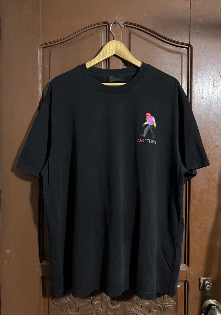 Arcteryx Black Shirt (Category: Tshirts & Polo Shirts ) located in Manila. Submitted by thriftpoint99 (Listing ID 1464888904, Image 1). Description: 25.5x29.5 Issue crackprints Good condition.