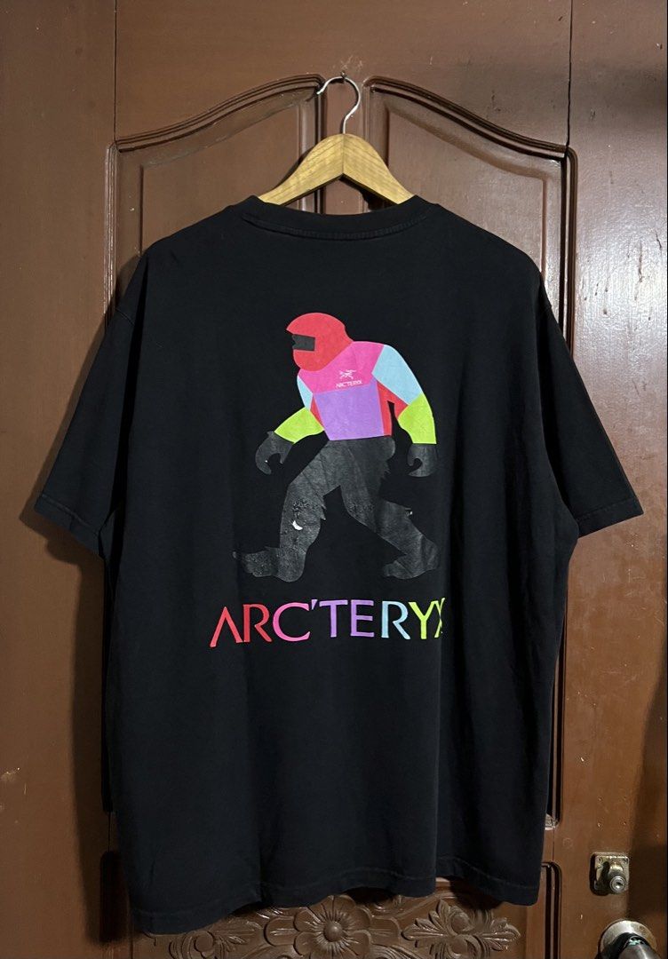 Arcteryx Black Shirt (Category: Tshirts & Polo Shirts ) located in Manila. Submitted by thriftpoint99 (Listing ID 1464888904, Image 2). Description: 25.5x29.5 Issue crackprints Good condition.