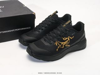 (Category: ) located in . Submitted by outlet_sneakers_shop (Listing ID 1464866409, Image 1). Description: .