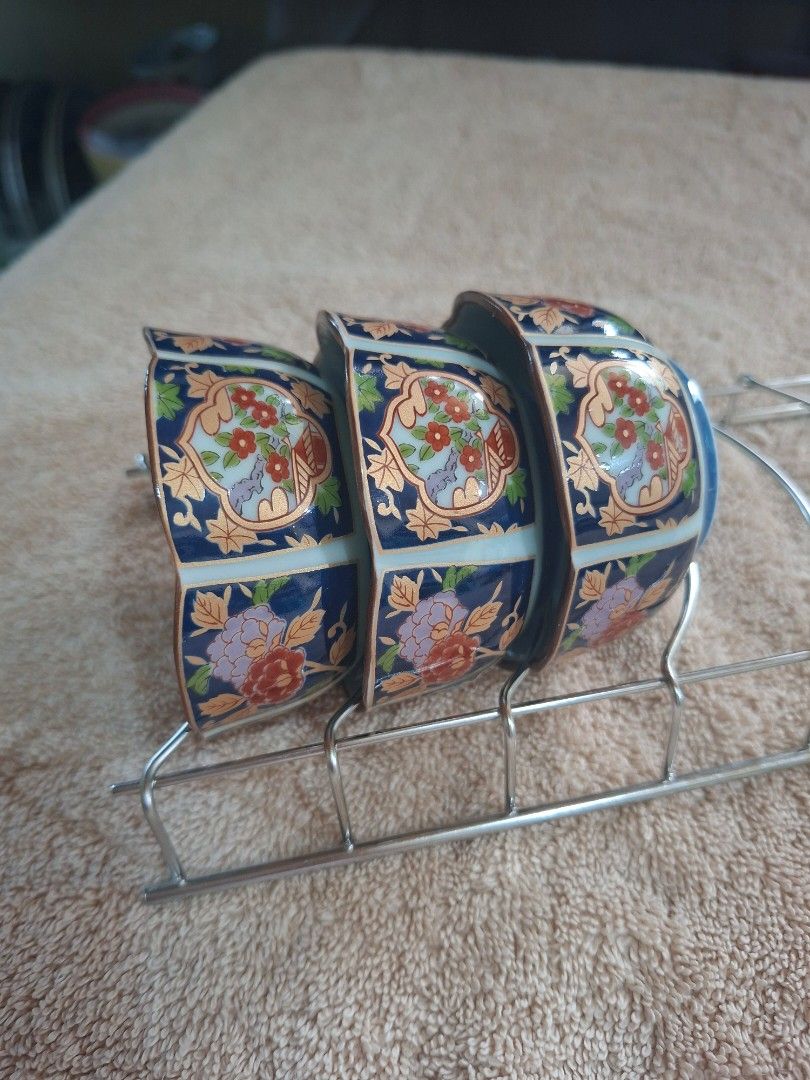 Arita Ware Old Imari Style Small Nesting Bowls (Category: Dinnerware & Cutlery) located in Consolacion. Submitted by luxekerei (Listing ID 1464772748, Image 1). Description: - be Arita porcelain small nesting bowls or mini bowls in the traditional Kinrande Old Imari style by the kiln artist Kiyohide.