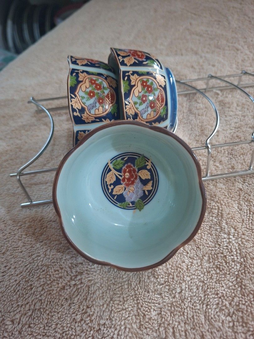 Arita Ware Old Imari Style Small Nesting Bowls (Category: Dinnerware & Cutlery) located in Consolacion. Submitted by luxekerei (Listing ID 1464772748, Image 2). Description: - be Arita porcelain small nesting bowls or mini bowls in the traditional Kinrande Old Imari style by the kiln artist Kiyohide.